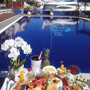 Port Salins By Pierre & Hotel
